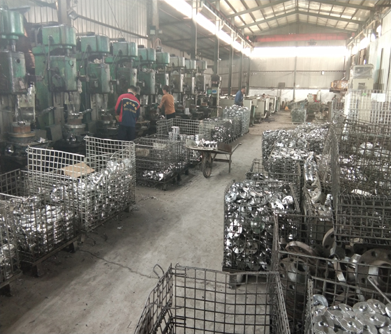 Drilling workshop of Cangzhou Pengtong Pipe Fitting Manufacturing Co., Ltd